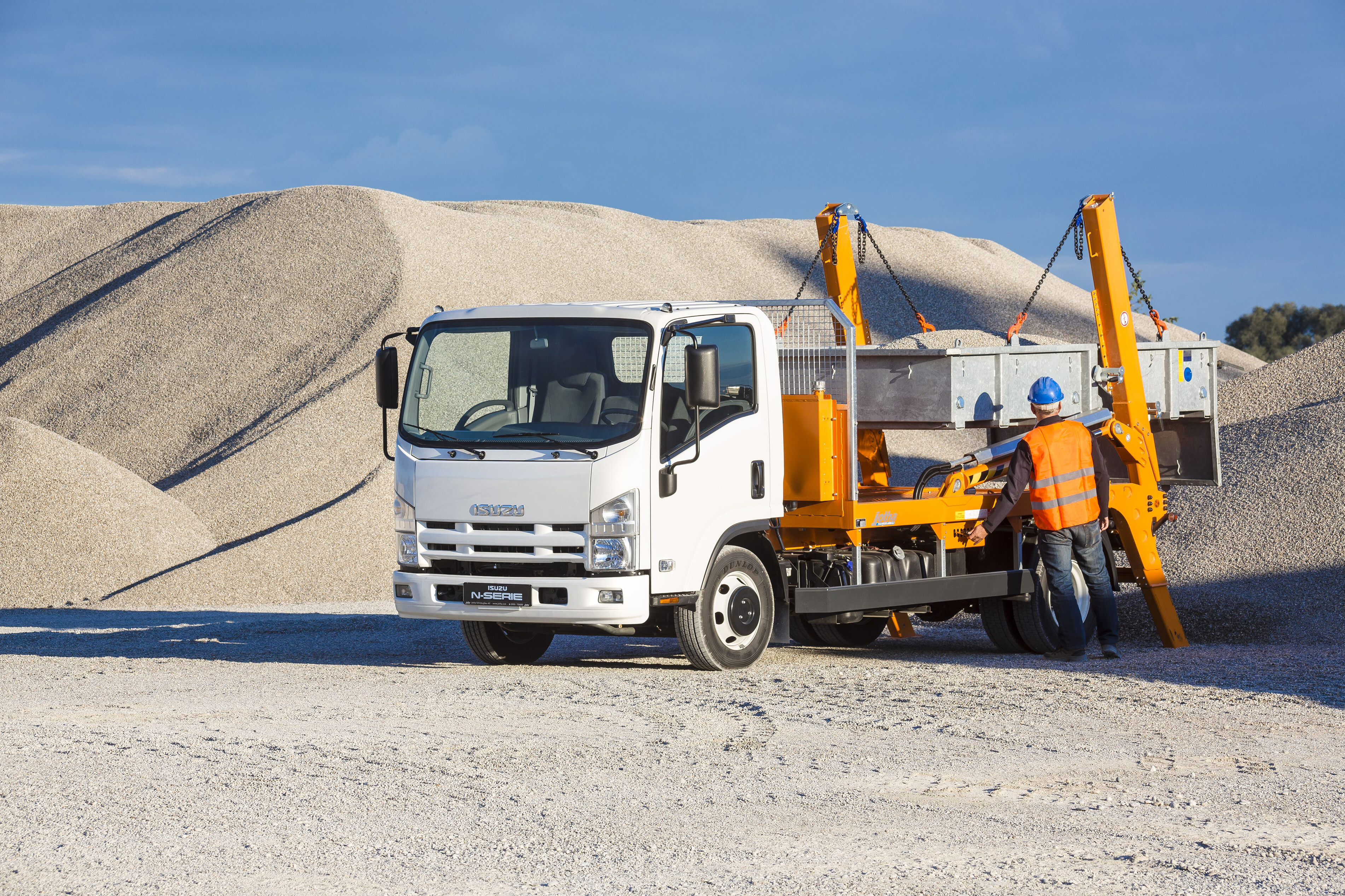  Isuzu N-Serie Nutzfahrzeug Bau